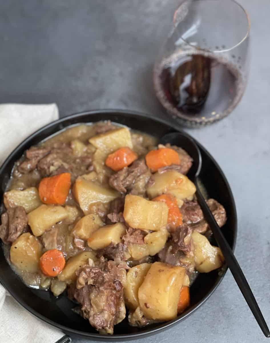 Slow-Cooked Classic Hearty Beef Stew